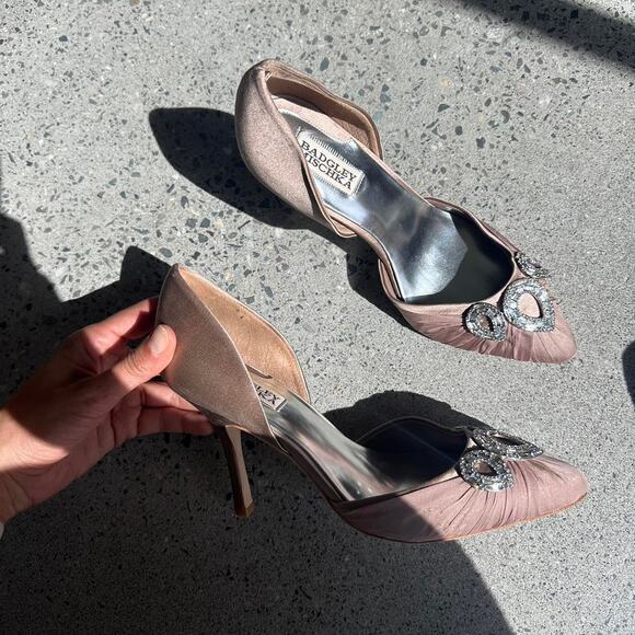 Badgley Mischa Women's 9 Heels Nude Satin Pump With Crystal Ornamentation - Picture 1 of 3